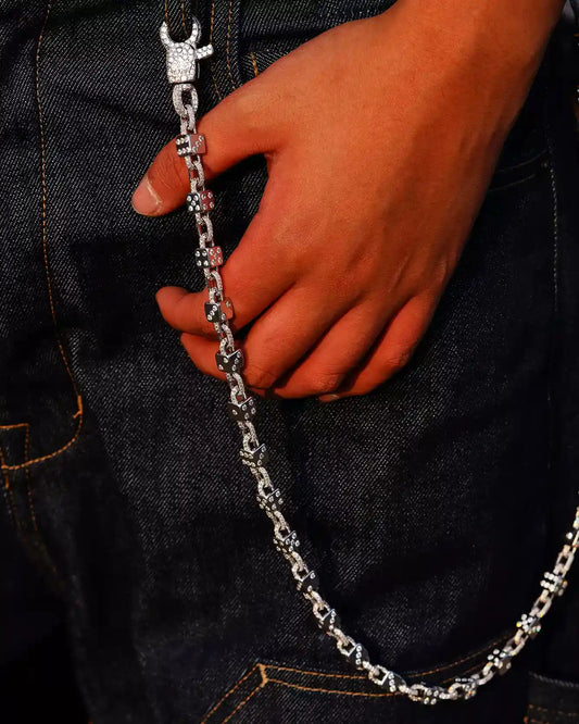Dice-shaped matrix belt chain