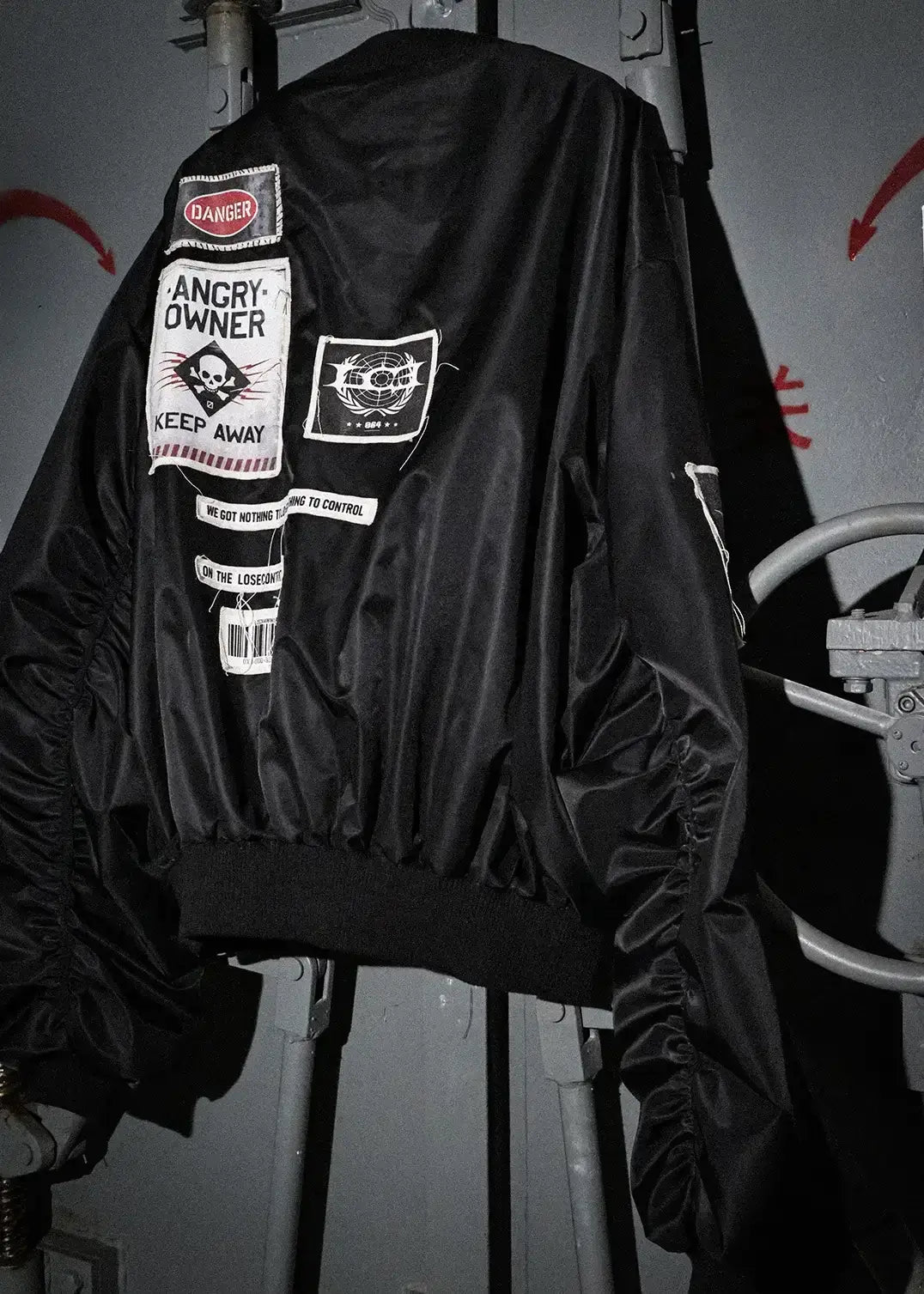 Warning label printed short style coat（glossy）