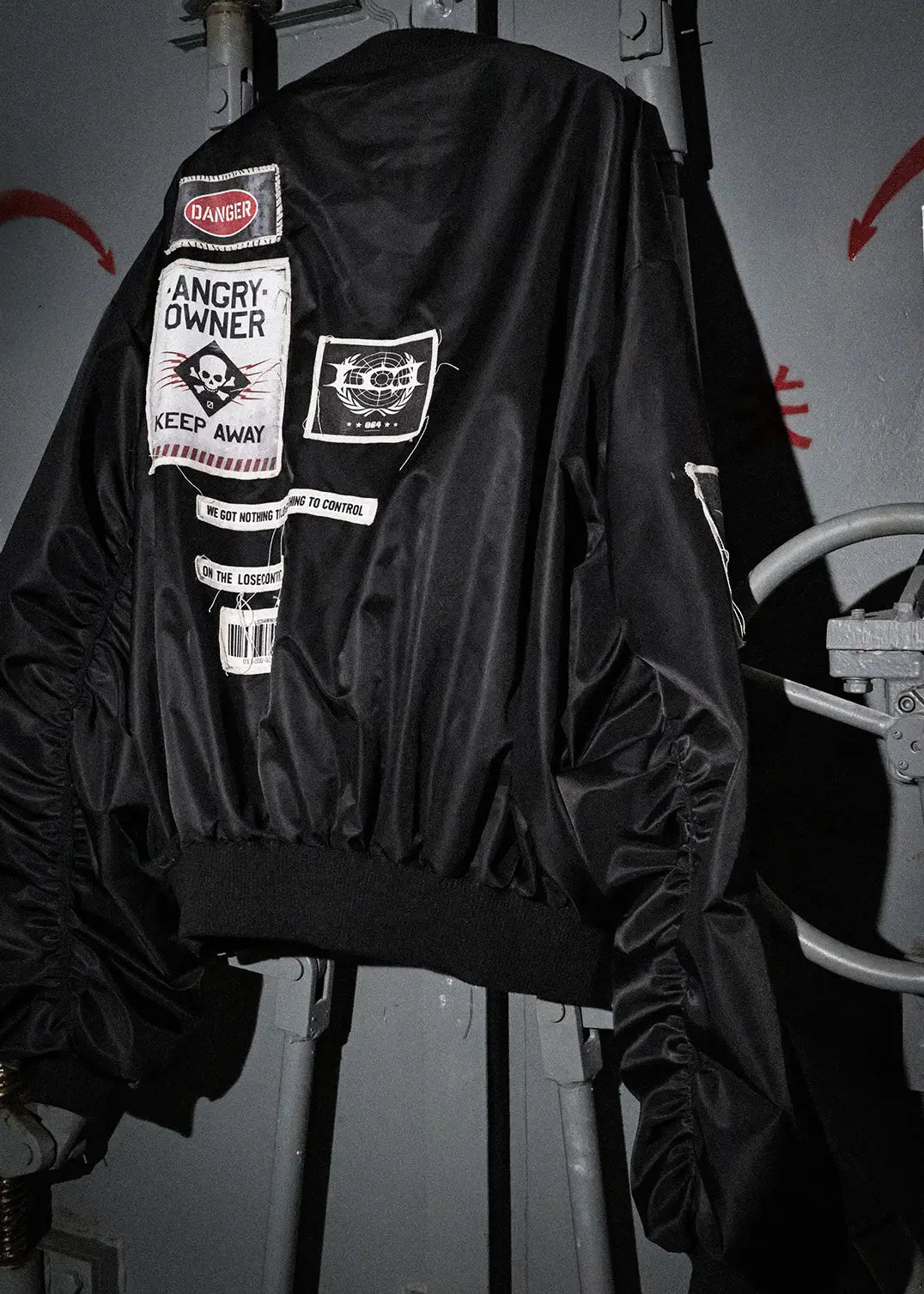 Warning label printed short style coat（glossy）