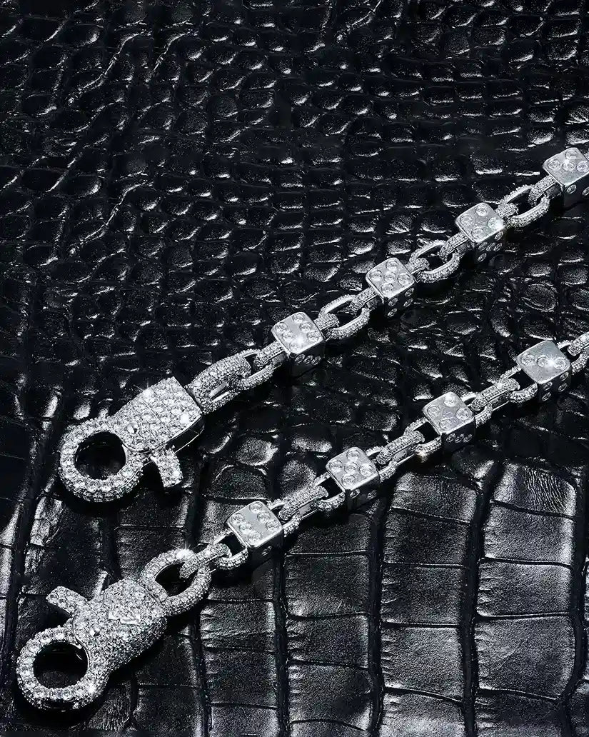 Dice-shaped matrix belt chain