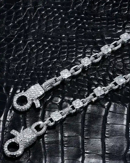 Dice-shaped matrix belt chain