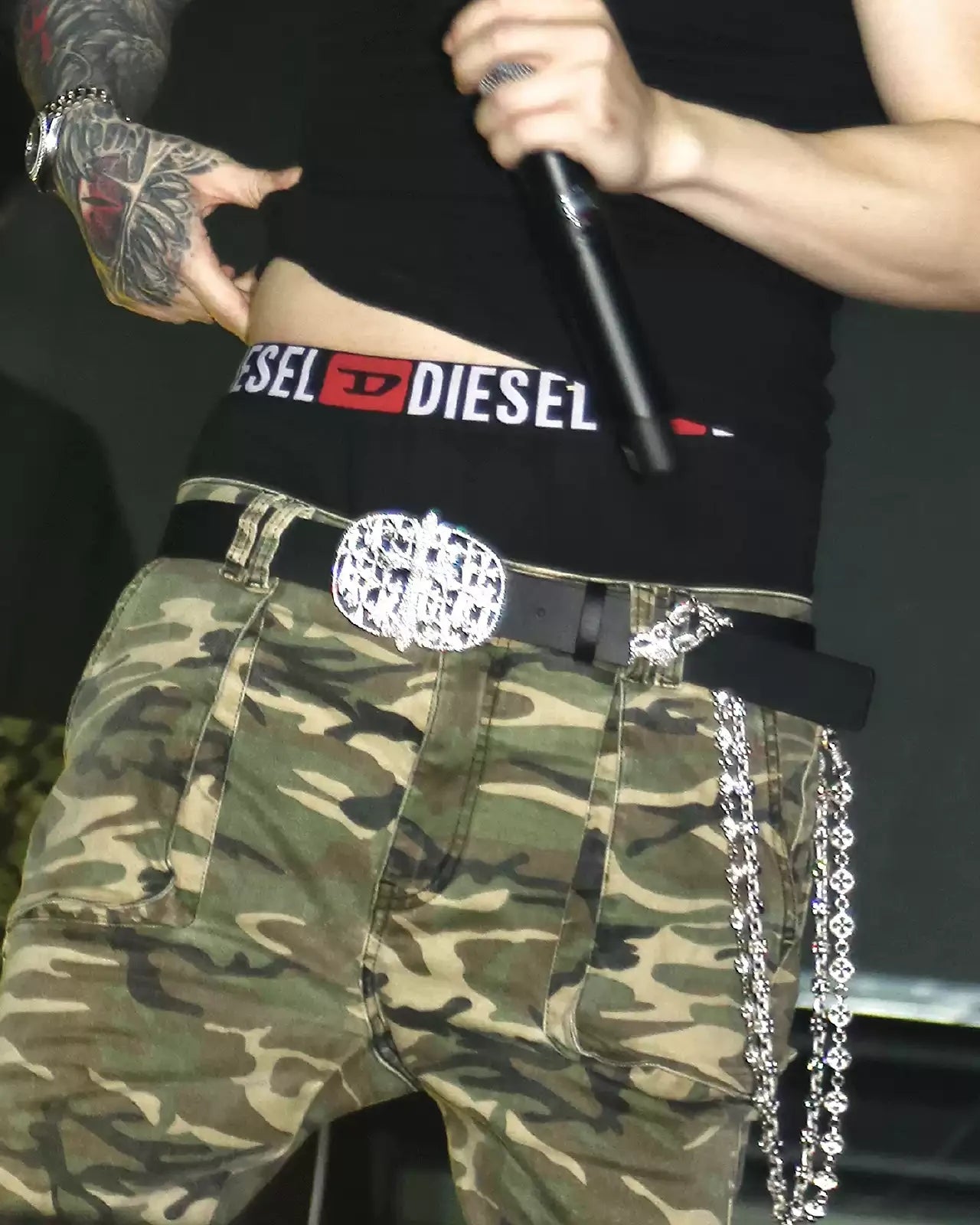 Dice-shaped matrix belt chain