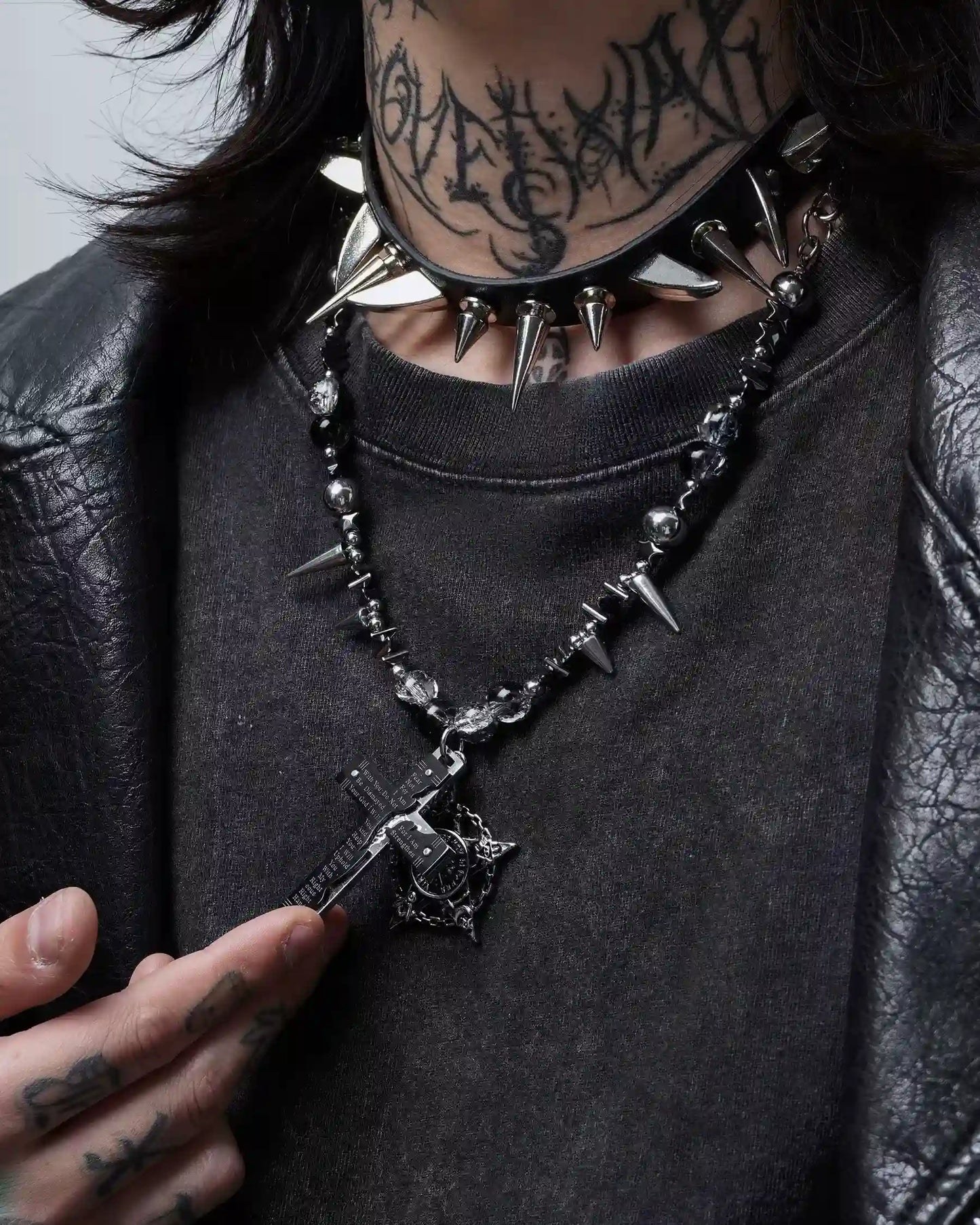 Night Noise Blade - Gothic Cross Chain