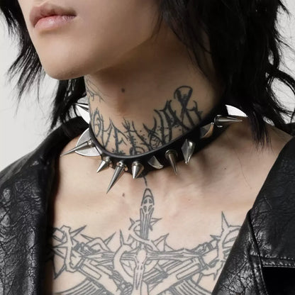 Reverse bone sharp rivet collar