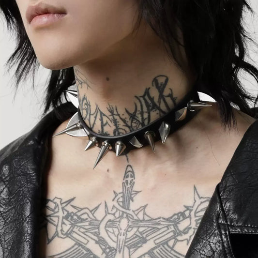 Reverse bone sharp rivet collar