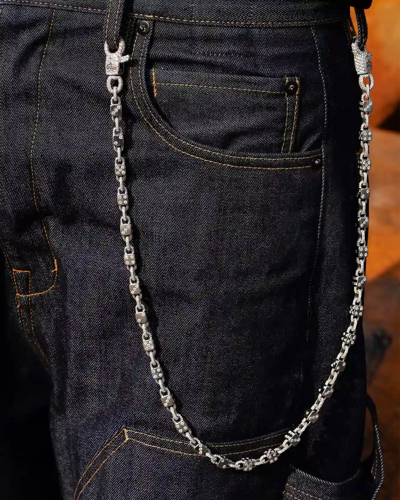 Dice-shaped matrix belt chain