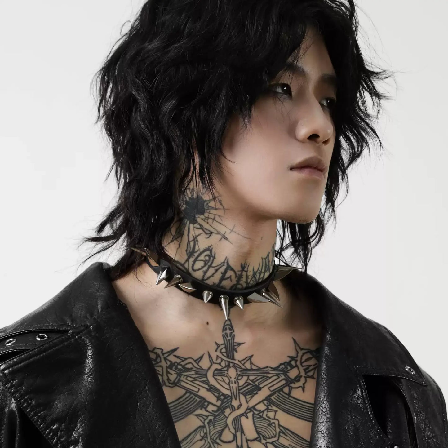 Reverse bone sharp rivet collar
