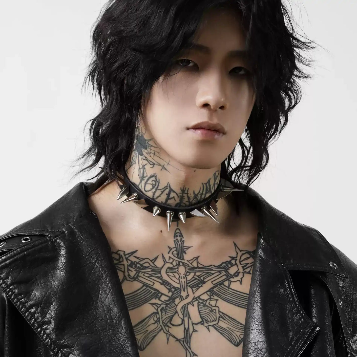 Reverse bone sharp rivet collar