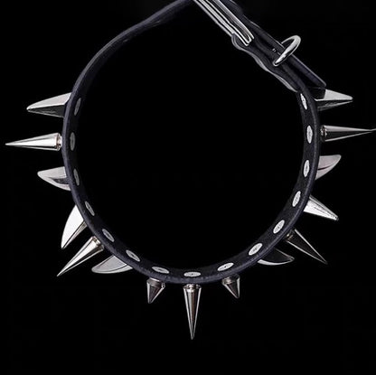 Reverse bone sharp rivet collar